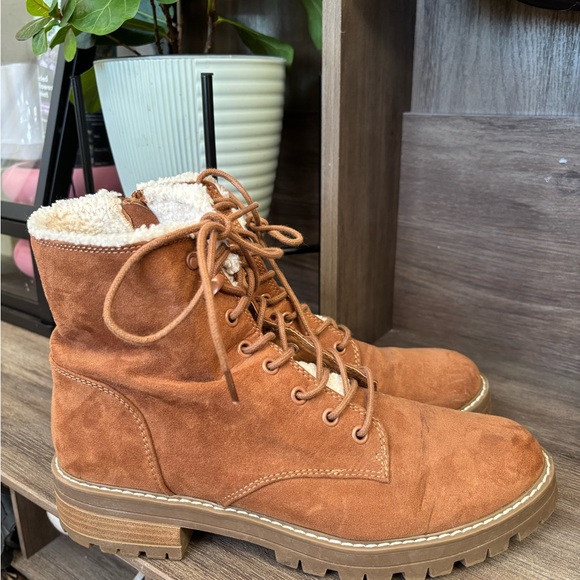 Universal Threads boots - Picture 3 of 5